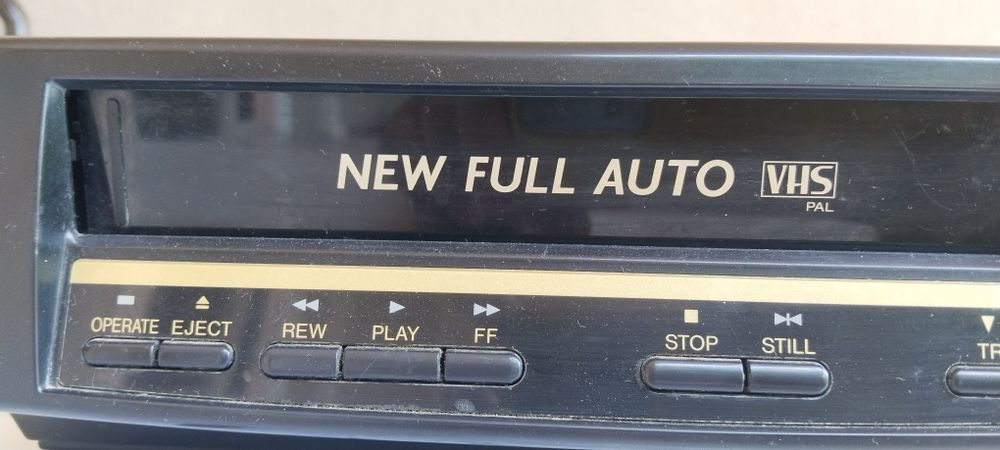 Продается видео плеер  Sharp