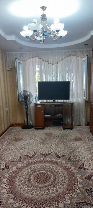 Продаётся квартира в г.Чирчик, п.Нижний Комсомольск (квартира сотилади