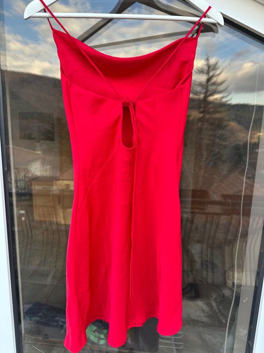 Дамска рокля в червено