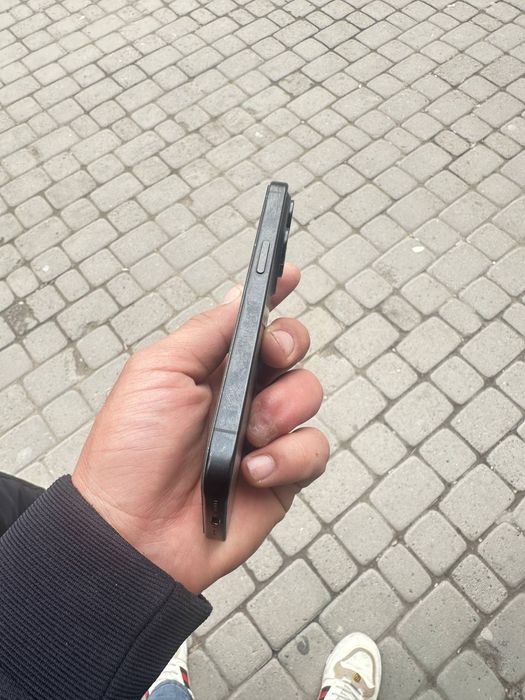 Iphon 15 pro   256 xotira,87 %batareya.  Holati, ideal