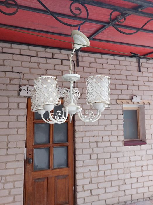 Продам люстры 5 рожковые