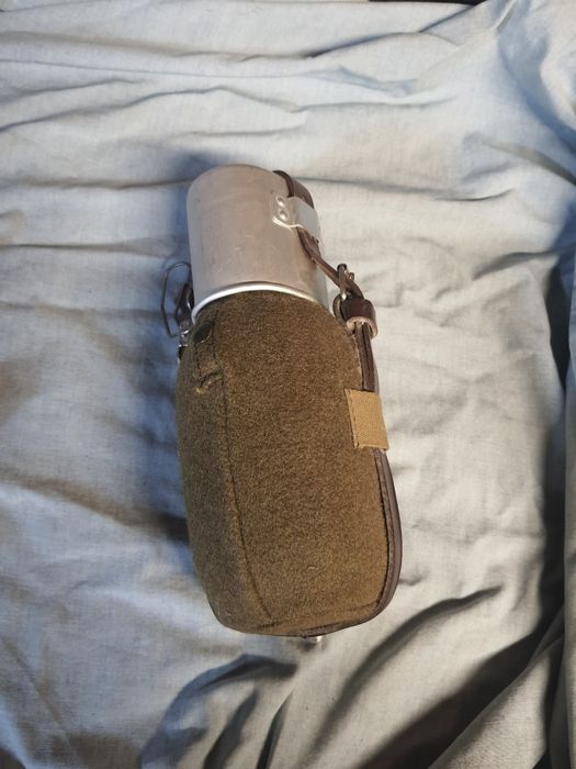 Bidon militar de apa cu gamela.
Nu trimit în tara fără plata în avans