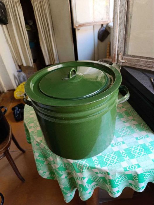 Кастрюли или Крышки от кастрюли. есть обмен.