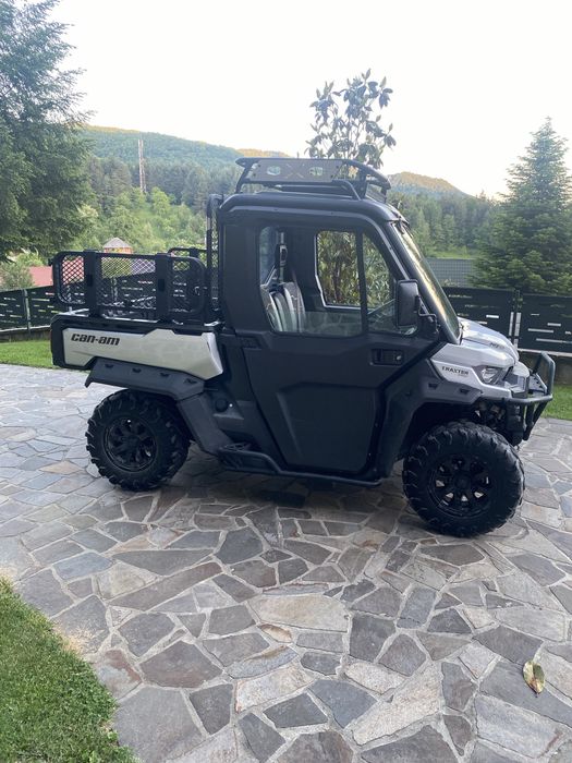 Can am traxter hd 10 pro accesorii de 9 000 euro incluse in pret.  Lama de zapada , salarita pentru zapada incluse in pret !!!