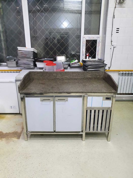 Стол холодильник с гастроемкостями стол  пиццы  Саладетто морозильник