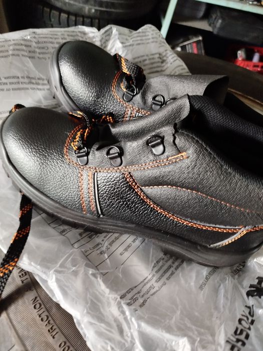 Рабочие ботинки.