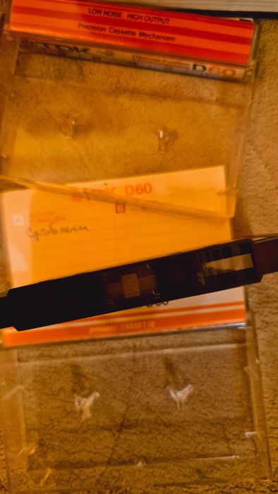 Фонотека с двадесет аудиокасетки