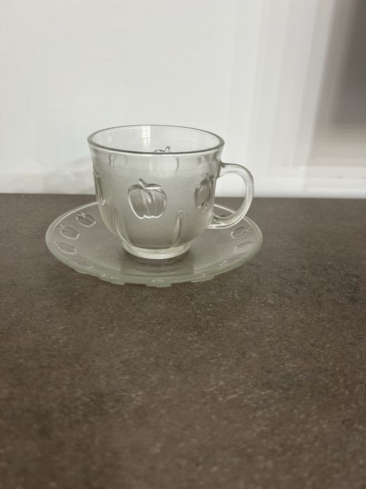 Стъклени чаши нови и използвани