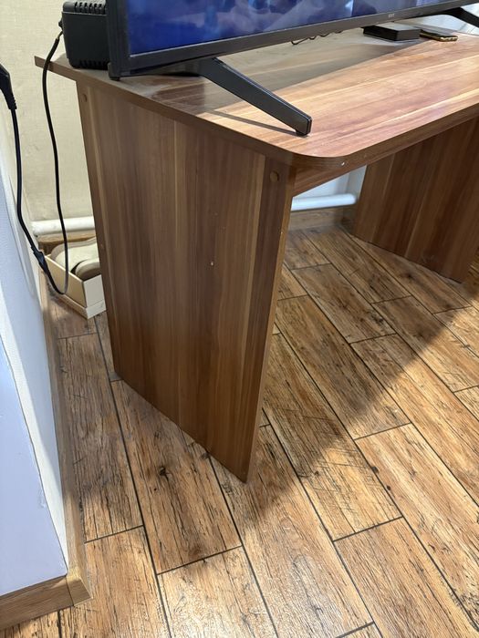 Стол-парта в хорошем состоянии