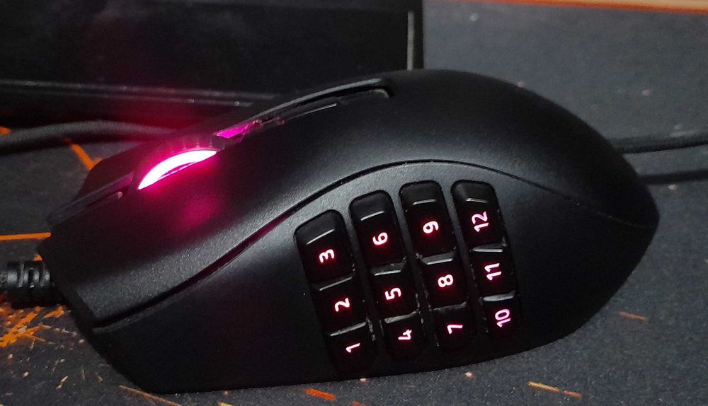 Mouse gaming Razer Naga X 16 butoane programabile switchuri optice RGB