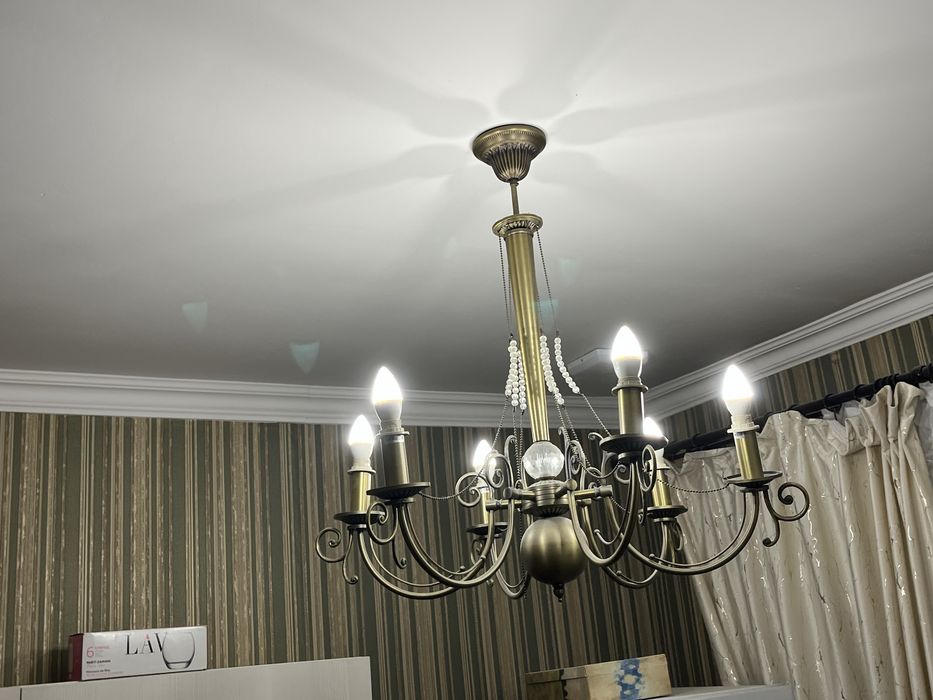 Продам люстру на 6 ламп