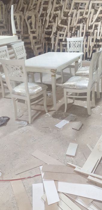 Mehmonxona va Oshxona uchun stol va stullar