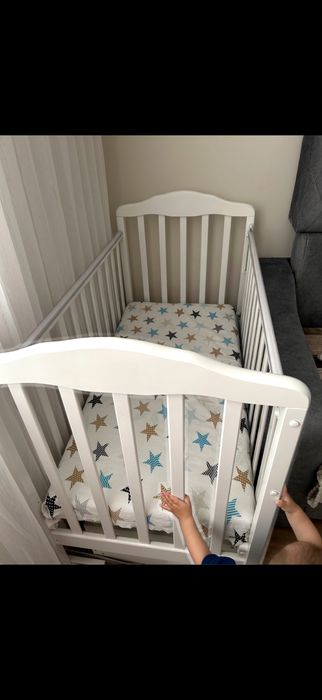 Продам кроватку с маятником