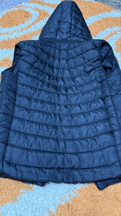 Простая жилетка черная