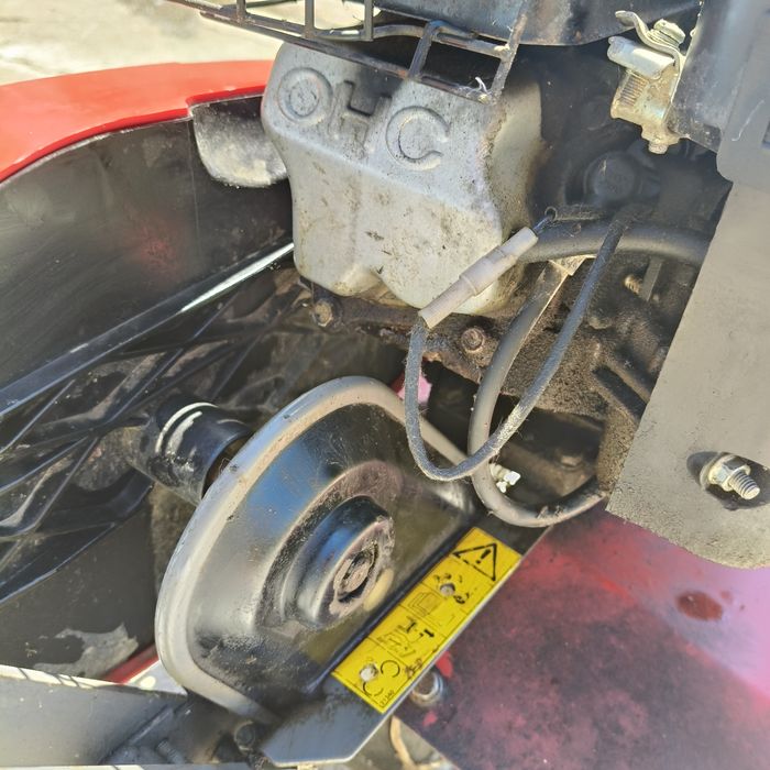 Vând motosapă  mitzsubisu subaro 6.3 putere. Are numai un schimb de ulei. Aproape nefolosita