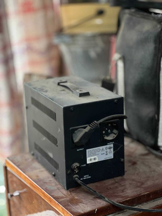 Стабилизатор напряжения AVR-LCD 2KVA (2000VA). Полностью рабочий