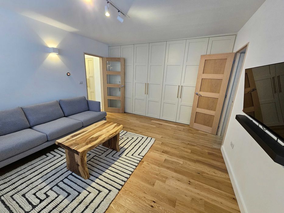 Apartament cu 3 camere CENTRAL