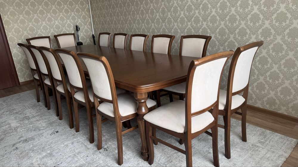 Продается стол и 10 стульев