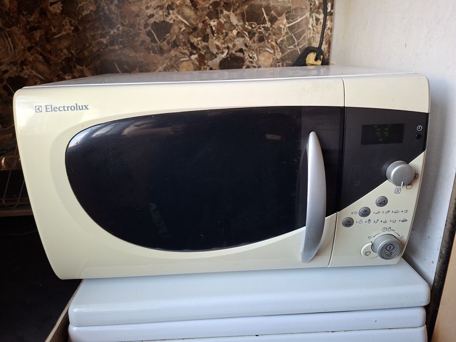 Микровълнова печка Elektrolux
