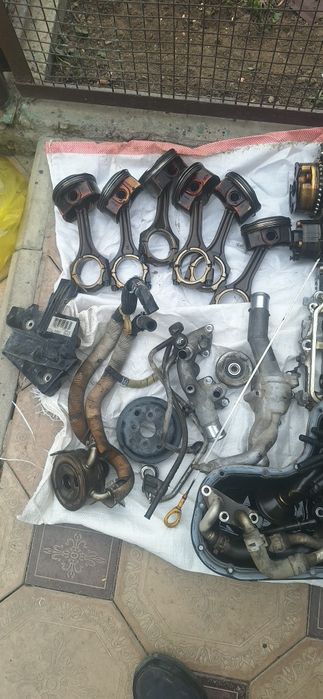 Мотор машины на разбор