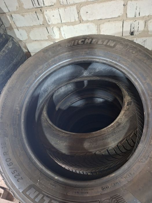 Продам шины. 225/60/18 мишелин
