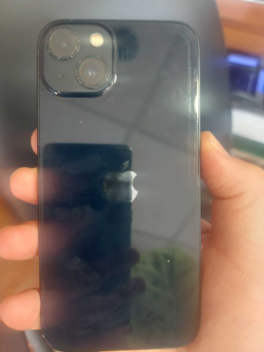 Продавам iphone 13