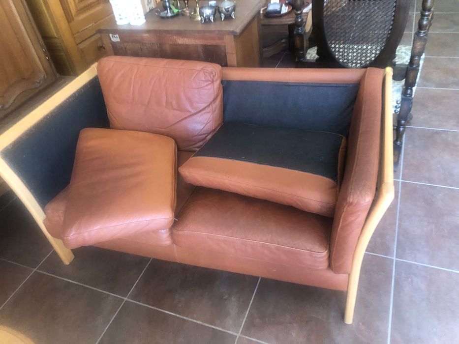 Дизайнерски диван с табуретка/ естествена кожа.