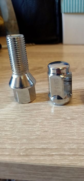 Болты и гайки для крепления колес