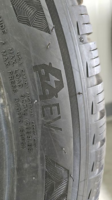 Anvelope iarna Hankook EV 255 45 R20 SUV
