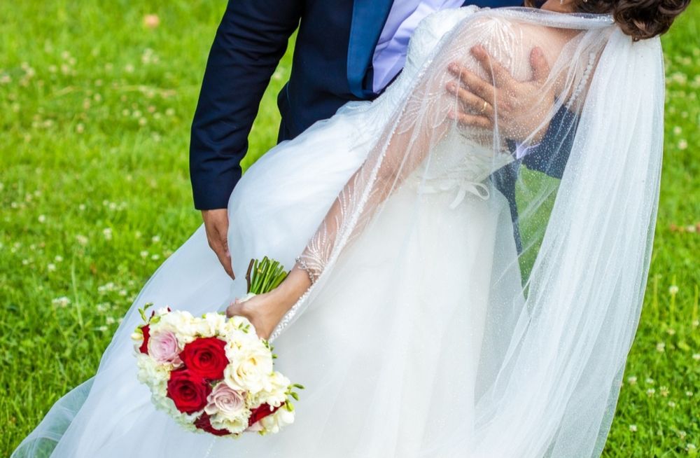 Rochie Mireasă cu Sclipici + Voal + 2 crinoline Nemodificată