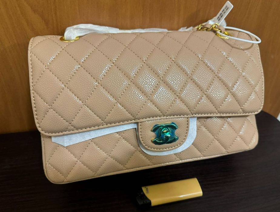 Чисто НОВА малка дамска чанта Chanel