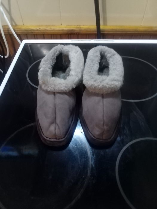 Домашни кожени пантофи