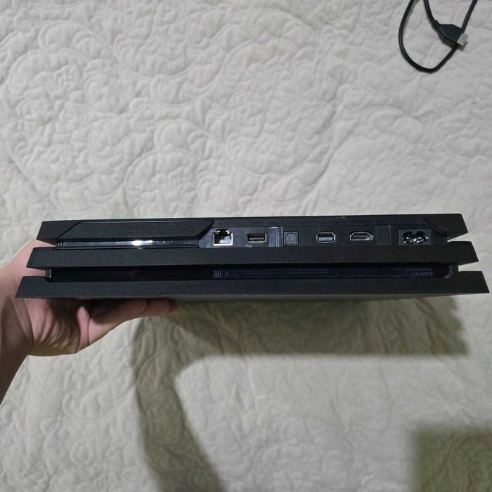 Playstation 4 pro 1tb + 2джойстика