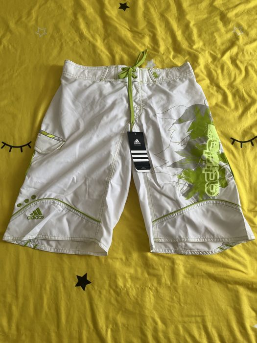 Bermude Adidas, noi cu eticheta