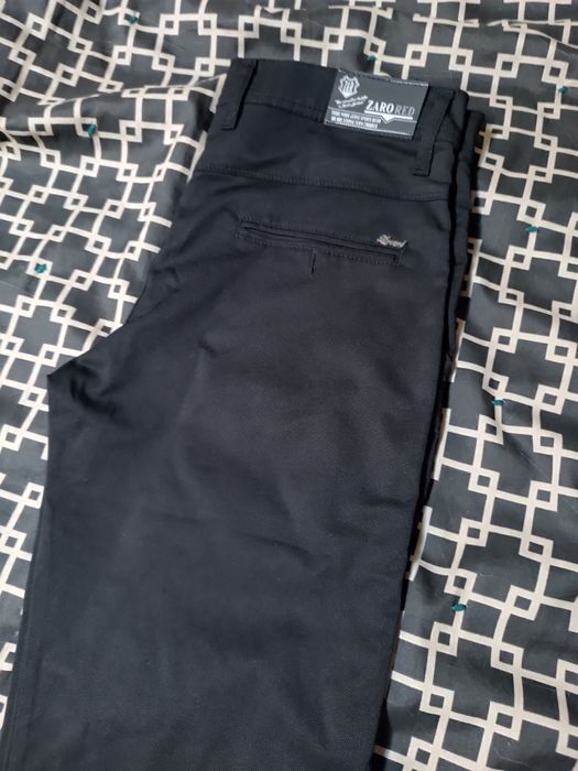 Blugi subțiri marca ZoroRed,mărimea L.