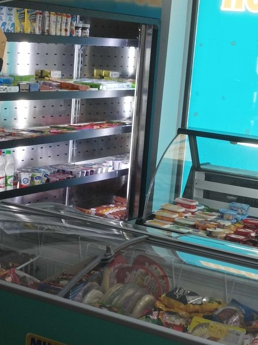 Dokon uchun stelaj haladilnik kanditsaner