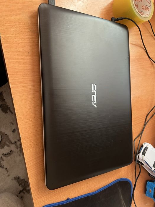 Notbuk asus  yangi batareka quyildi  ishlashi