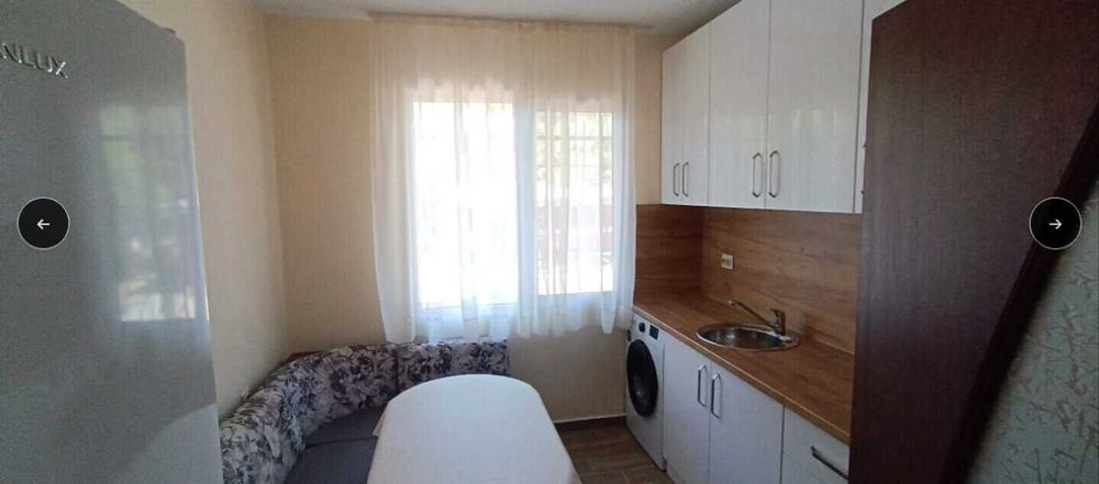 Двустаен Апартамент, Въстанически