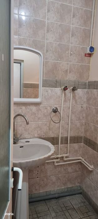 Vand/ Inchiriez Spatiu Comercial Central