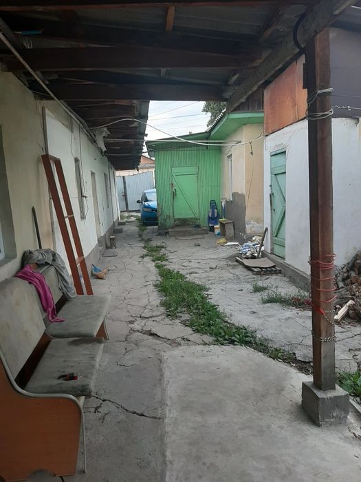 Продам дом и 3 времянки