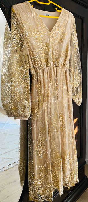 Rochie aurie pentru evenimente deosebite