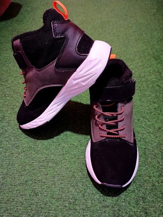 Зимни обувки за момче номер 33