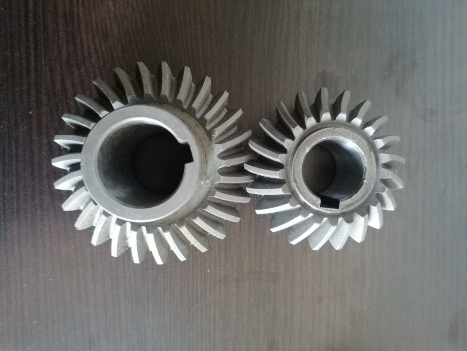 Pinioane cositoare Deutz Fahr elicoidale Germania