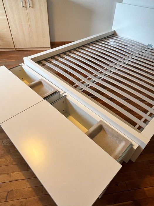 Спалня MALM за матрак 160*200 - Ikea с включена междинна греда SKORVA, подматрачна рамка LUROY и две кутии