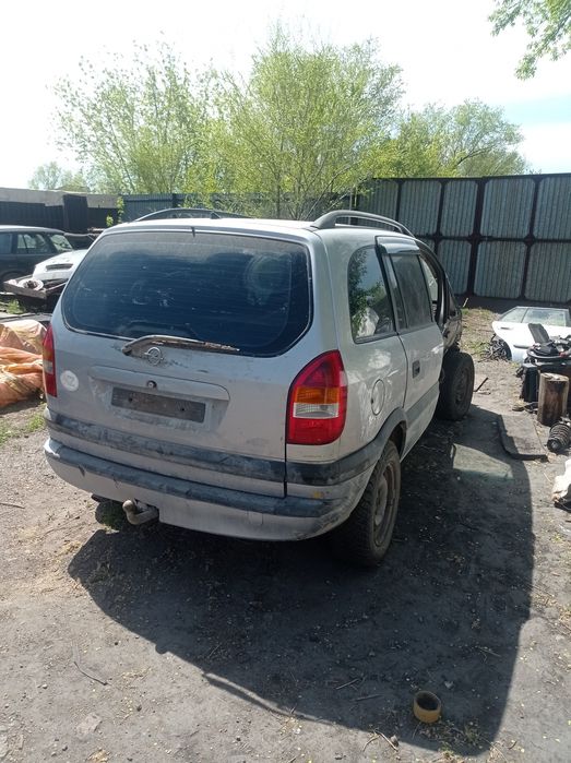 Opel zafira 2001 г.