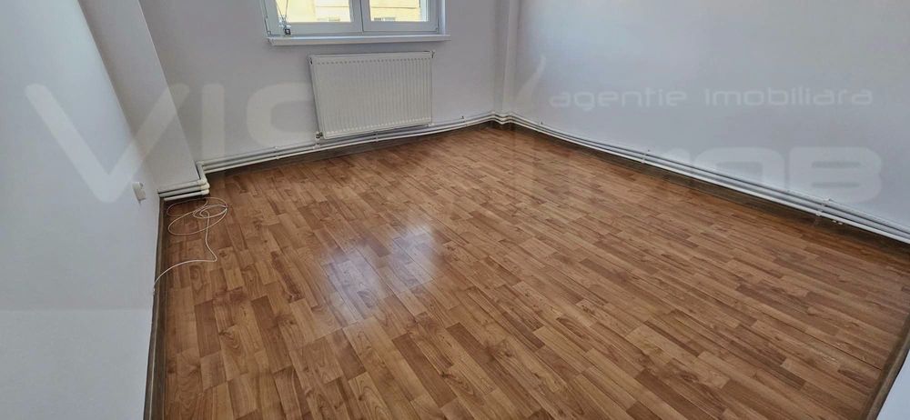 Apartament cu 2 camere, decomandat - zona de jos