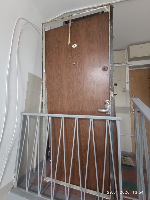 Наружная металлическая дверь