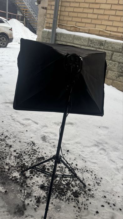Продаю софтбокс (студийный свет) на стойке