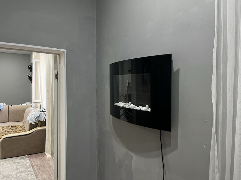 Продаёца электрический камин фирмы Electrolux