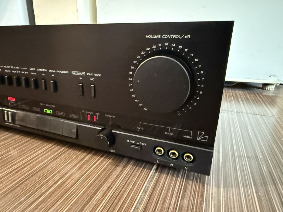 Luxman LV-105U Качествен стерео усилвател